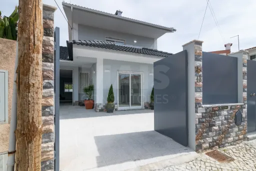 Moradia Isolada T4 Renovada — Abuxarda / Alvide, Cascais