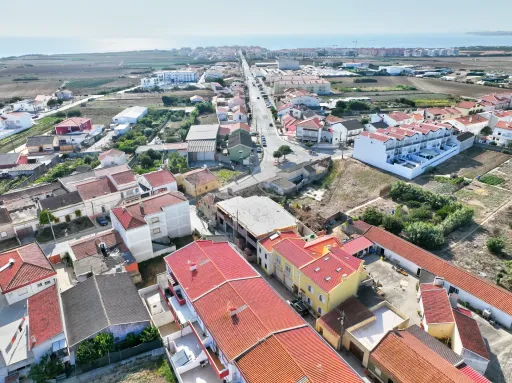 2-Bedroom Apartment with Balcony & Private Parking, 1 km from Consolação Beach | Atouguia da Baleia – Peniche