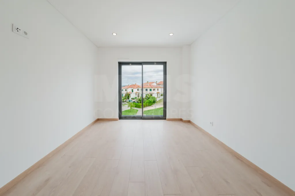 Moradia T3 Nova C/ Vista Mar, Piscina e Garagem, Areia Branca, Lourinhã