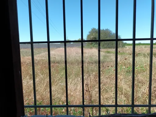 Moradia V1para remodelar com terreno para construção e agrícola.
