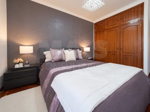 T3 no Carregado com excelentes areas com varanda e parqueamento