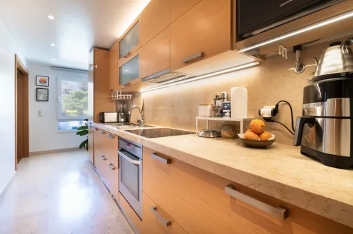 One-bedroom apartment with a terrace and garage in Linda a Velha