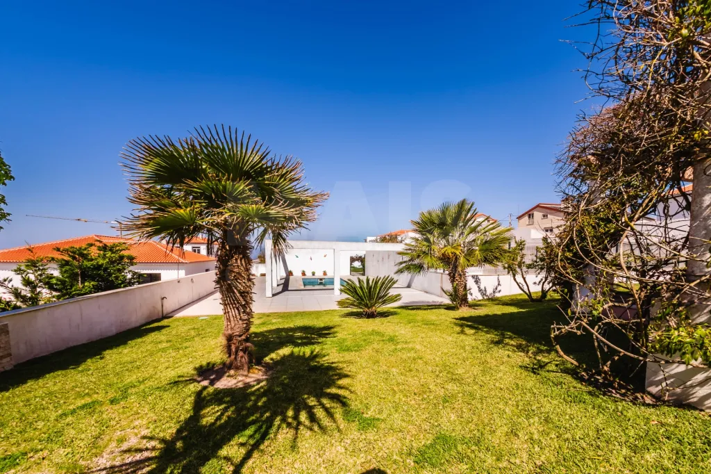 Moradia T5 em Lourinhã com Vista Mar, Piscina Aquecida e Jardim