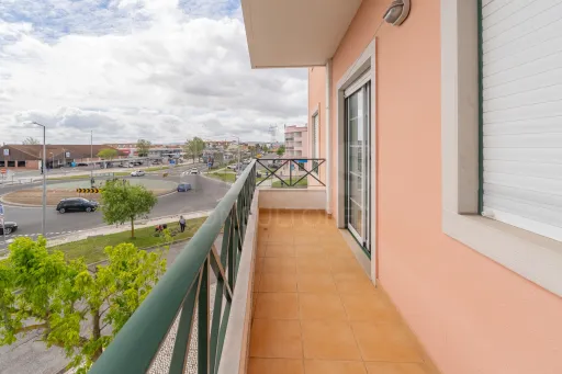 Apartamento T3 excelente localização no Porto Alto