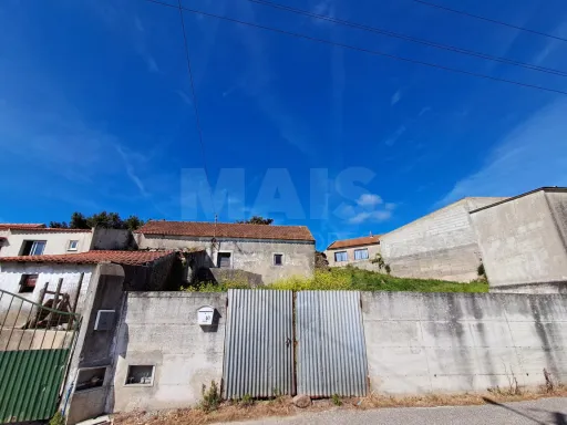 Moradia para remodelar em lote de terreno c/ 520m2