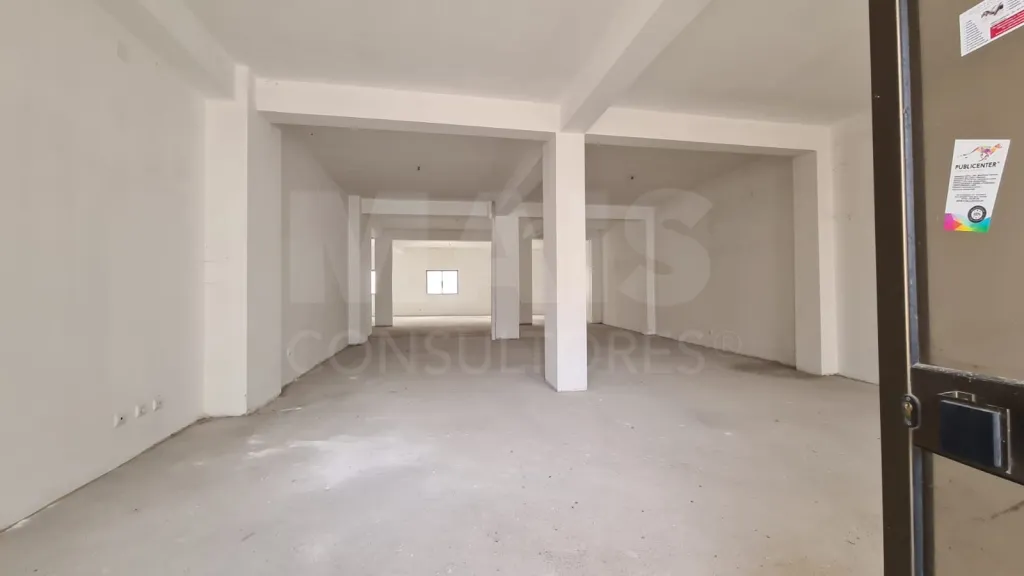Loja para Transformação em Apartamento T3+1