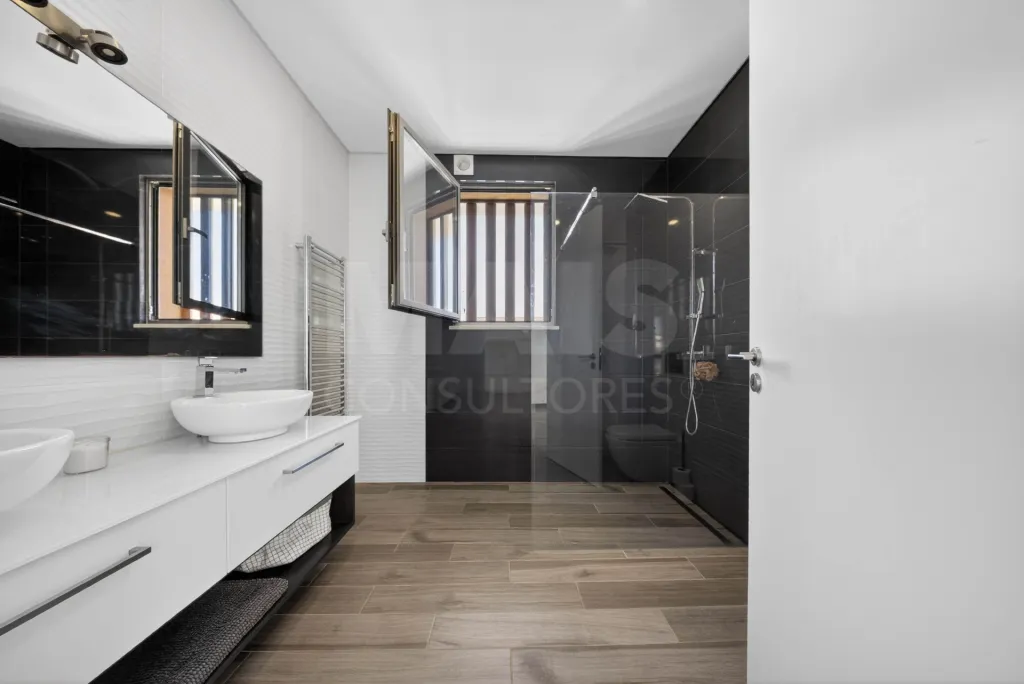 Moradia T4 com Piscina e Rooftop a minutos da Praia | Salir do Porto
