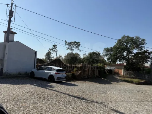 Terreno de 1135m2 com Ruína| Agrela | Santo Tirso