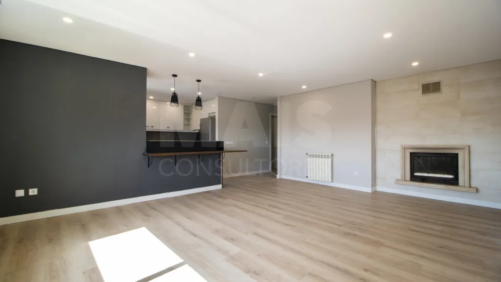 Apartamento T2+1 com garagem