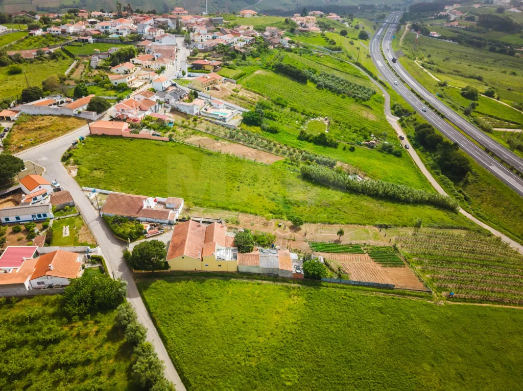 Terreno c/ 1.250m2 com projeto para 2 moradias