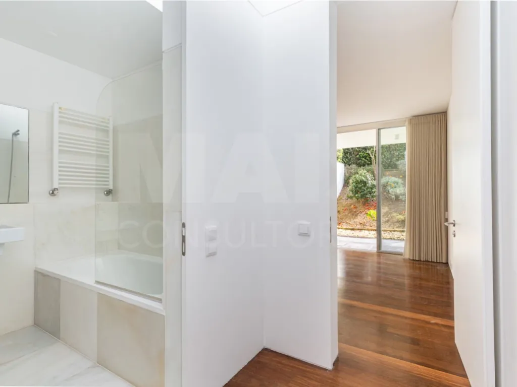 Single-story 4-bedroom house in an exclusive resort