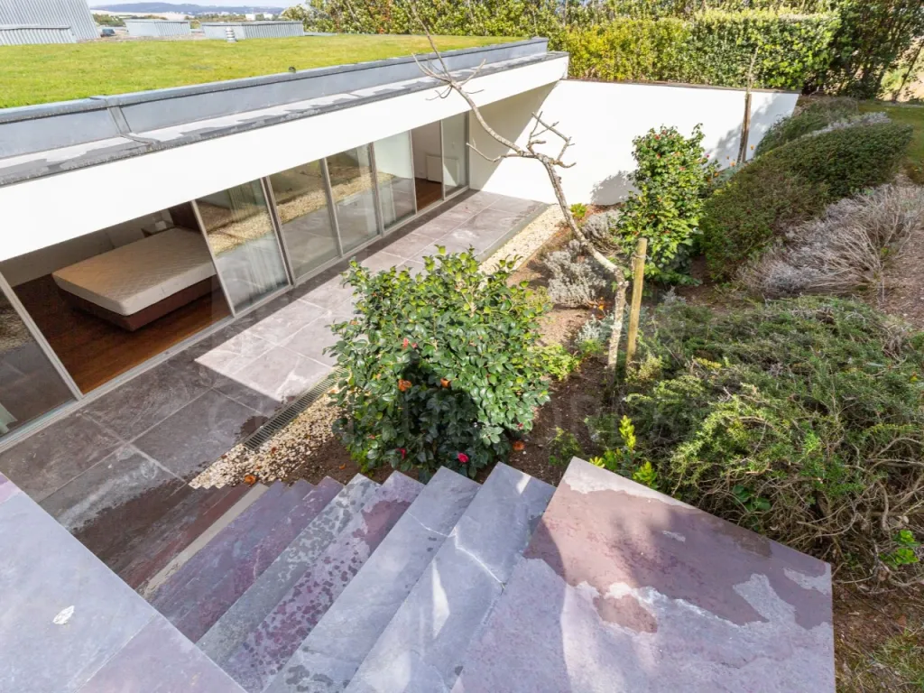 Single-story 4-bedroom house in an exclusive resort