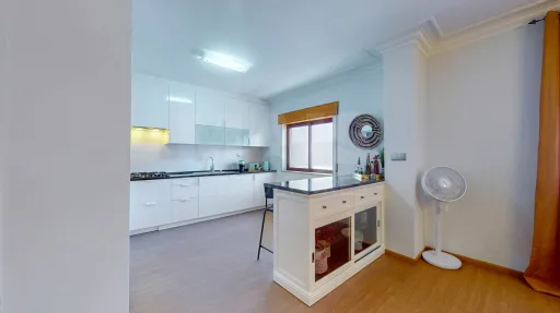 Spacious 1-Bedroom Apartment (75 m²) in Amadora - with Parking, Storage Room and Elevator!