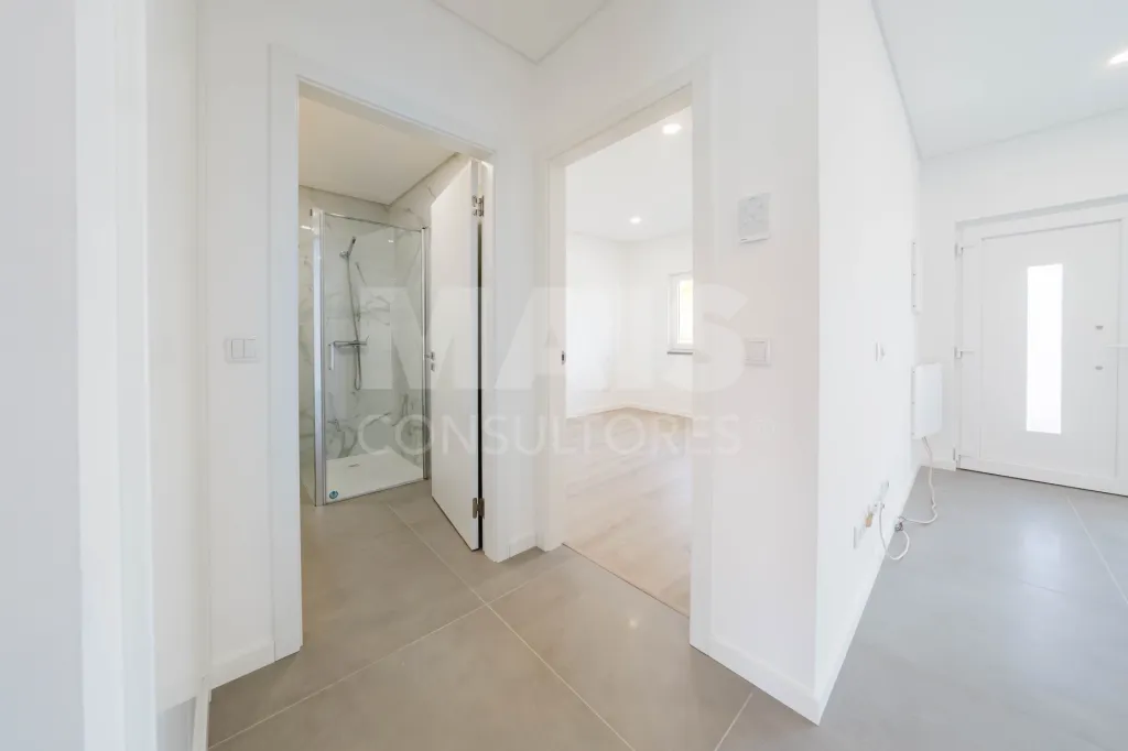 Moradia T3+1 Garagem, Logradouro e Vista Mar
