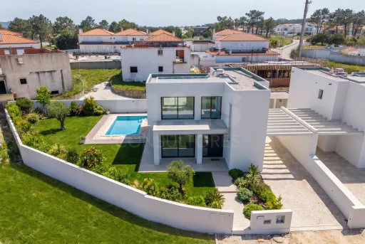 Moradia T3 (3 Suítes) com piscina e jardim - Salir do Porto