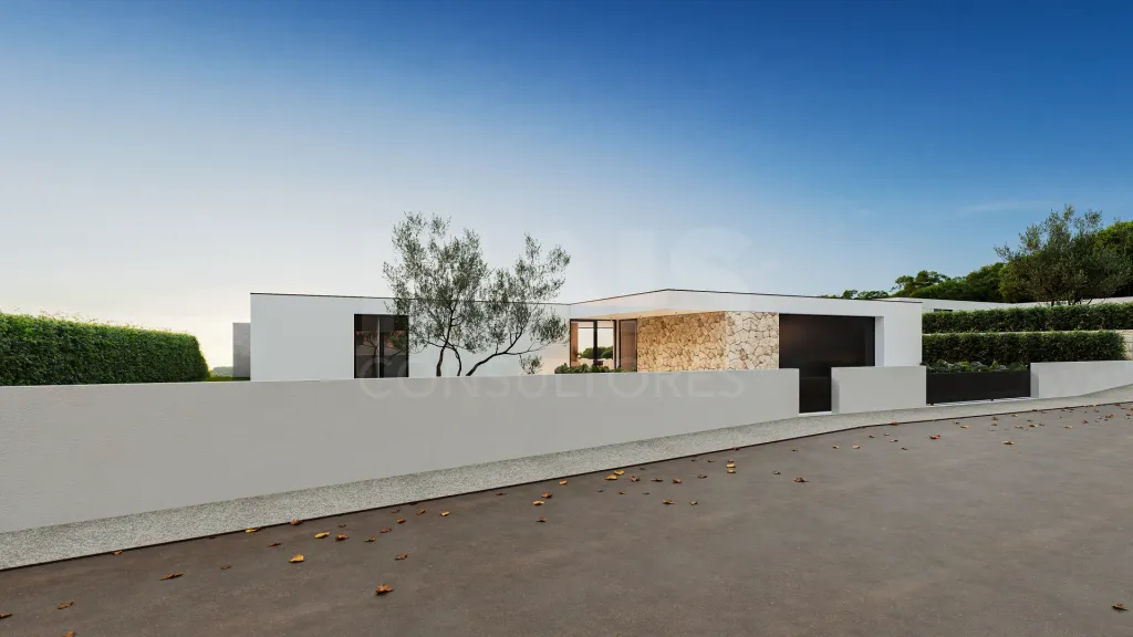 Single-Story 3-Bedroom + 1 House with Master Suite, Garden, Pool, and Garage for 2 Cars | ALCOBAÇA | OFF-MARKET