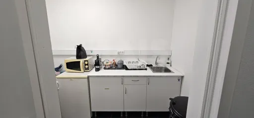 Armazém ou Escritório Serviços em Alfragide com 100m2