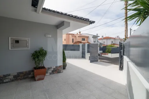 Moradia Isolada T4 Renovada — Abuxarda / Alvide, Cascais