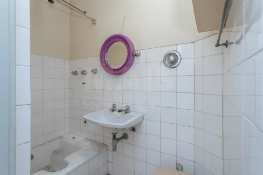 3-bedroom apartment in Alvalade, near Padre António Vieira Secondary School