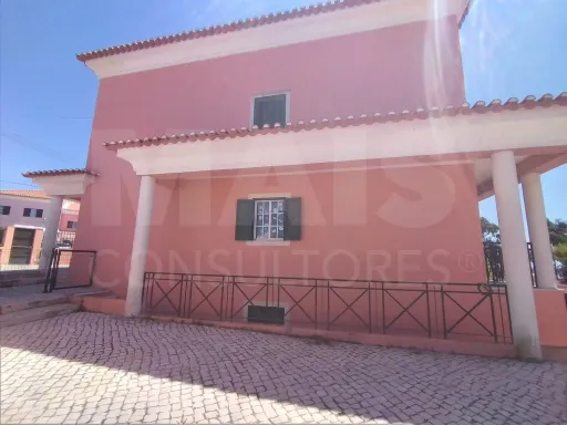 Moradia em Albarraque – A Oportunidade de Criar a Casa dos Seus Sonhos!