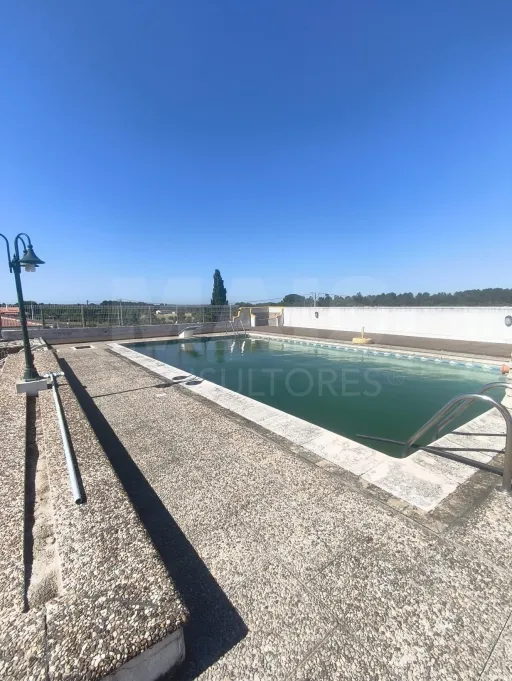 Propriedade com Piscina e Instalações Equestres – Um Refúgio Tranquilo com Potencial de Expansão
