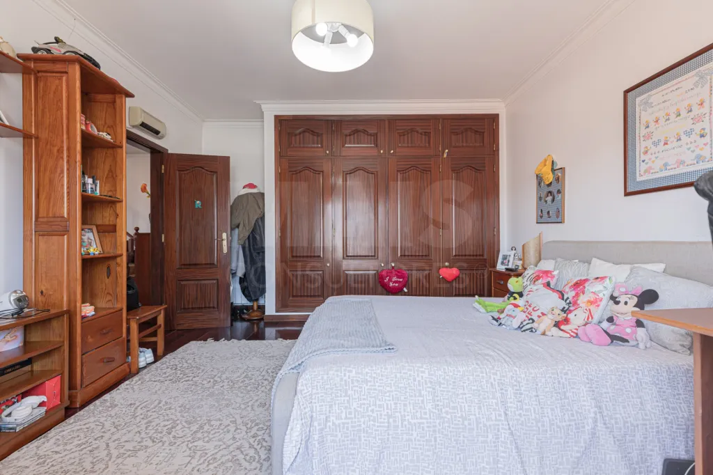 🏡✨ Moradia T4 em Alenquer com Piscina e Espaço de Convívio ao Ar Livre!