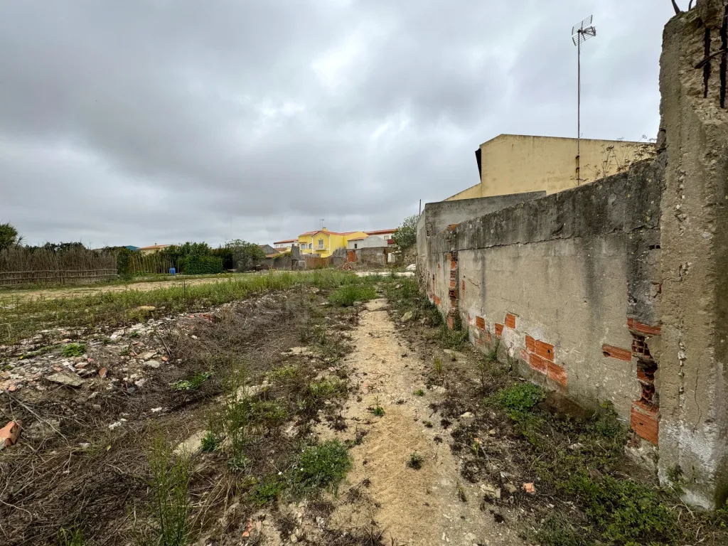 Terreno com projeto para moradia T3 com garagem