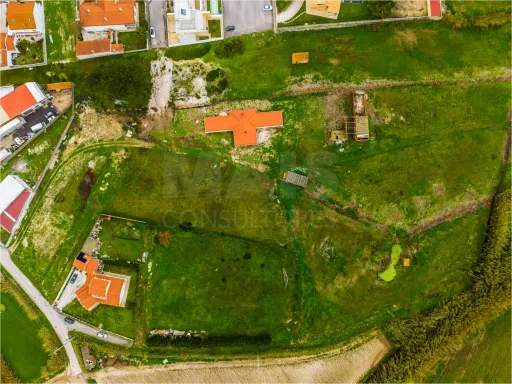 Moradia T4 Térrea com Grandes Áreas e Excelente Exposição Solar – Ferrel