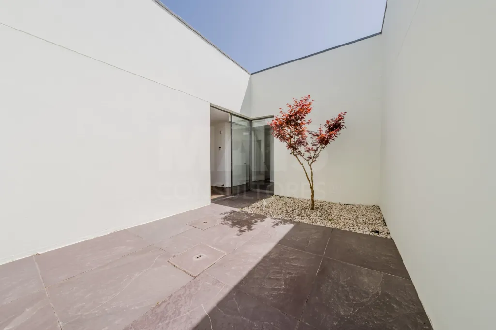 Moradia T4 com piscina inserida num Resort em lote com 1191m2