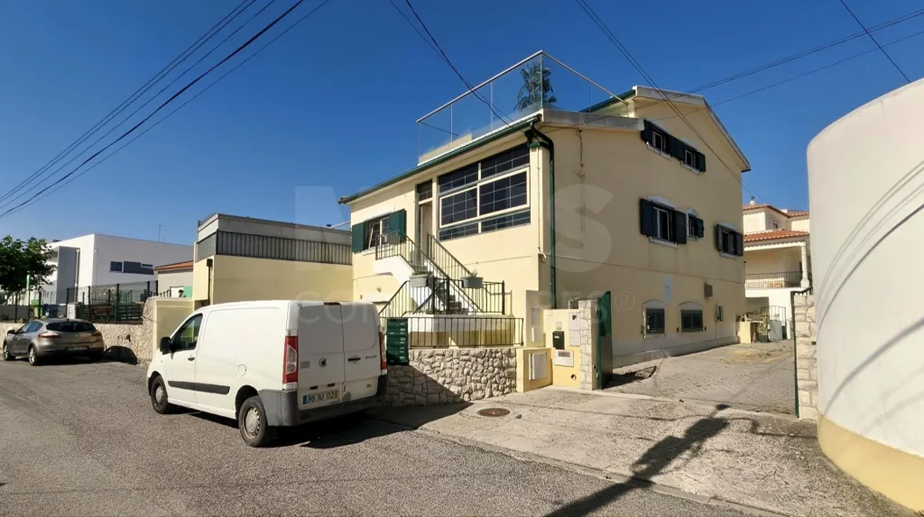 Ap. em Moradia T1+1, c/ Varanda, Vista Mar, Jacuzzi e Parqueamento !