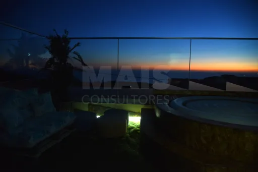 Ap. em Moradia T1+1, c/ Varanda, Vista Mar, Jacuzzi e Parqueamento !