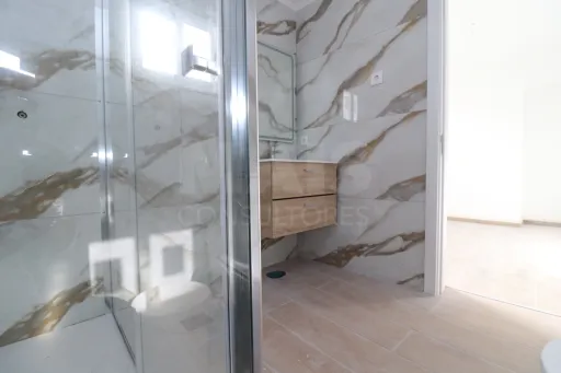 Moradia T3 Totalmente Remodelada, espaço exterior privado, em Salvaterra de Magos