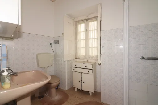 Moradia T3 com Potencial Comercial e Habitacional – Reabilitação em Pocariça / Alenquer