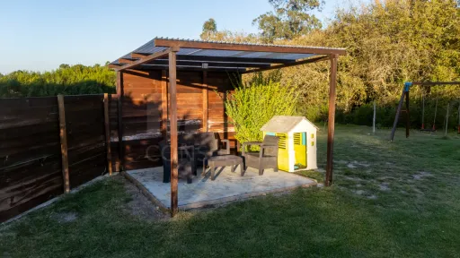 Propriedade com 3 apartamentos e piscina em Óbidos