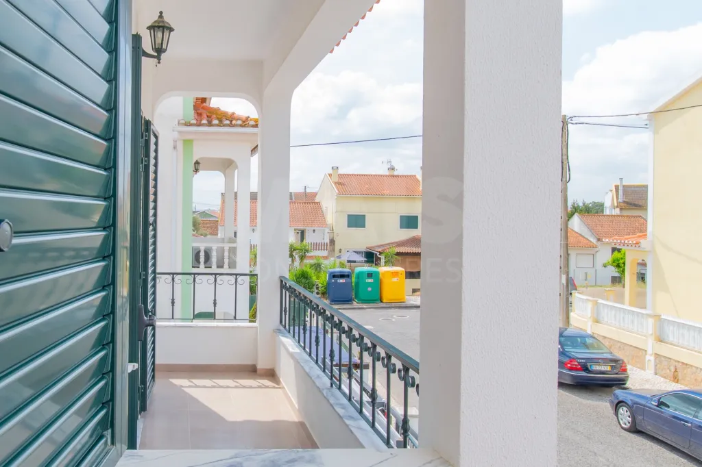 Moradia T3+1 com Garagem no Carregado