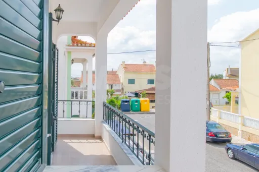 Moradia T3+1 com Garagem no Carregado