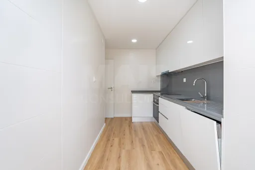Apartamento T2 Totalmente Remodelado com Varanda no Coração de Alverca | Modernidade, Conforto e Localização de Excelência