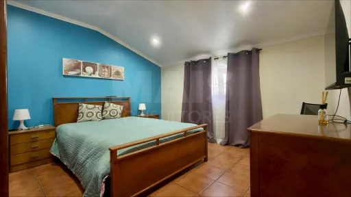 Ap. em Moradia T1+1, c/ Varanda, Vista Mar, Jacuzzi e Parqueamento !