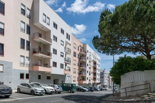 3-Bedroom Apartment in Linda-a-Velha
