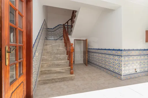 Oportunidade no Porto Alto, moradia T4+1 com 204m2 e logradouro.