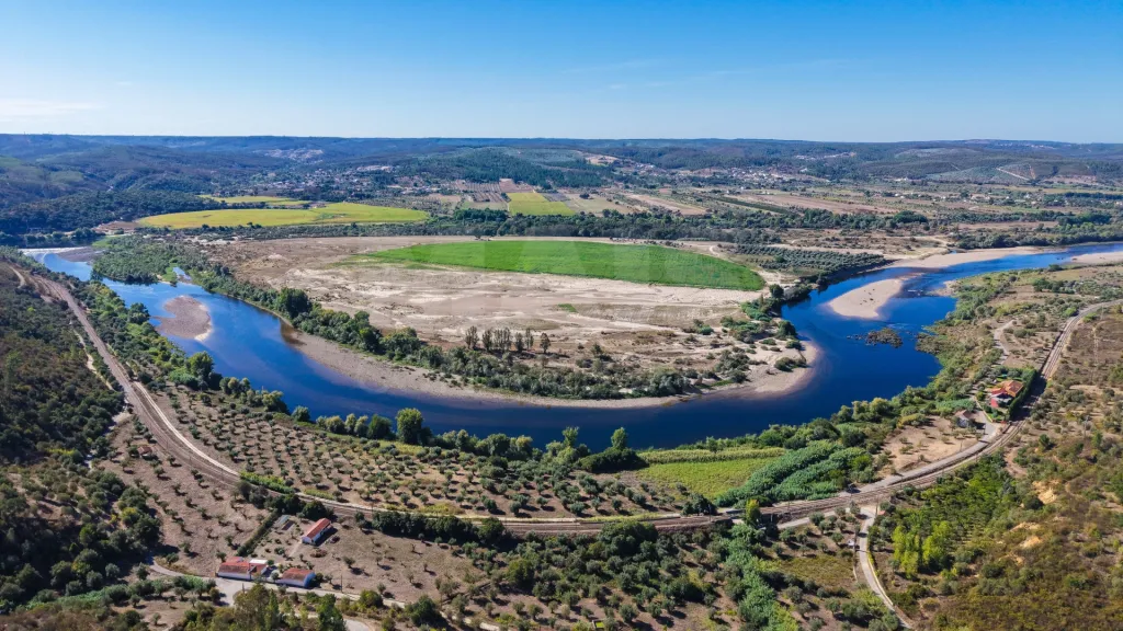 Oportunidade de Investimento: Moradia T6 junto à Praia Fluvial de Ortiga