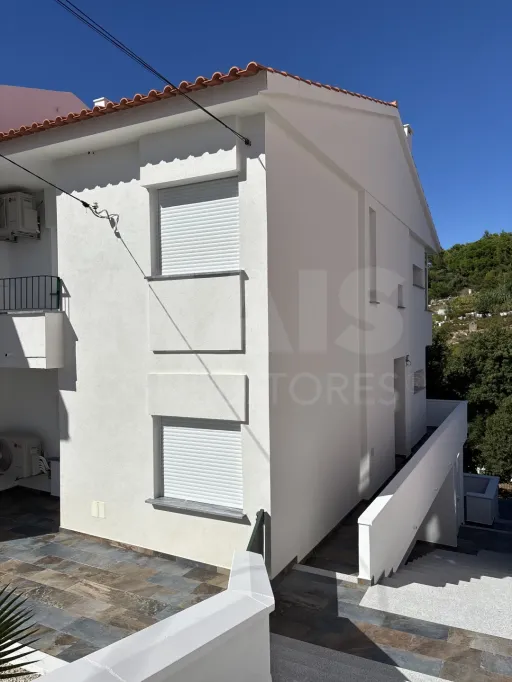 Prédio com três apartamentos T2 em Estoril - Cascais
