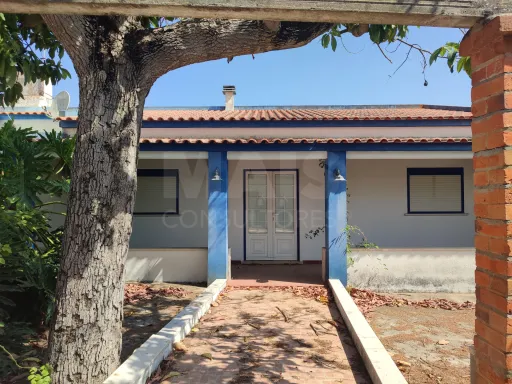 Quintinha com Casas e Comércio Independente – Santarém (Portela das Padeiras)