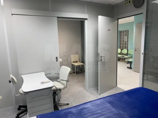 Espaço atualmente em uso com serviços clínicos e estéticos