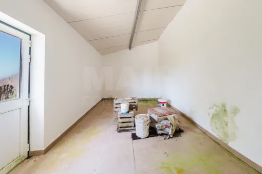 Moradia para recuperar e terreno com 20.123m2 na Fanadia