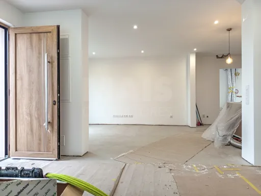 3 bedroom villa with 2 suites, 1 closet, patio and sea view!