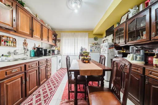 Spacious 3-Bedroom Apartment in Downtown Lourinhã with a Balcony and Terraces