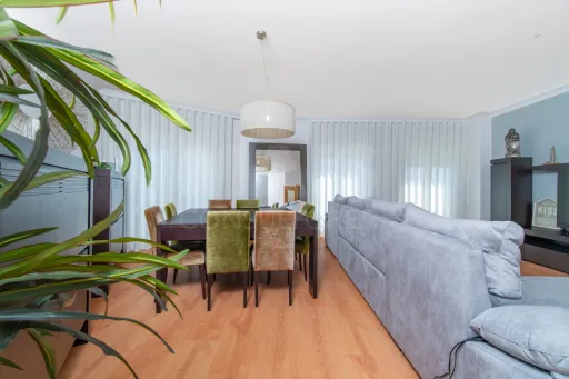 3-Bedroom Apartment with Parking in the Oliveirinhas Development in Samora Correia