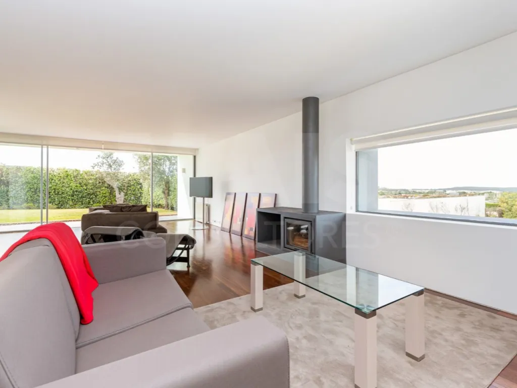Single-story 4-bedroom house in an exclusive resort