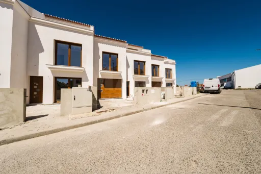 Moradia T4 com Garagem e Terraço